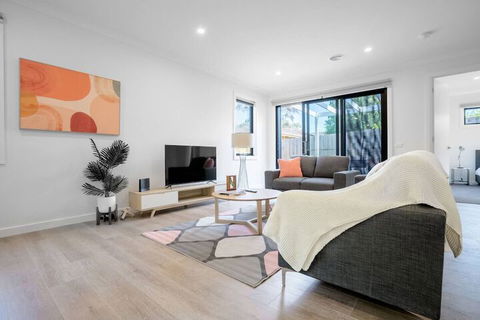 WoW Factor!luxe 4BR Townhouse@glen Waverley - Surfers Paradise Gold Coast 2