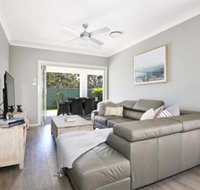 Wowly Waters Pet Friendly 1 Min Walk to Beach - Surfers Paradise Gold Coast