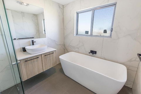 Anchored Access To The Gippsland Lakes - Surfers Paradise Gold Coast 1