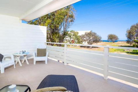Seaview Getaway - Surfers Paradise Gold Coast 2