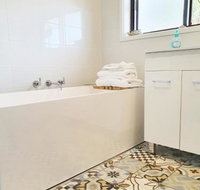 Marazul BEST DEAL Stone Bathtub WIFI Functional - Surfers Paradise Gold Coast