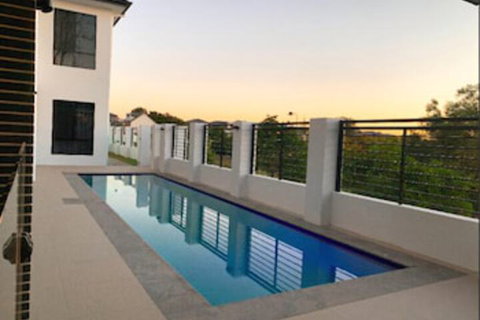 Luxury House Collection Six Beds - Surfers Paradise Gold Coast 1
