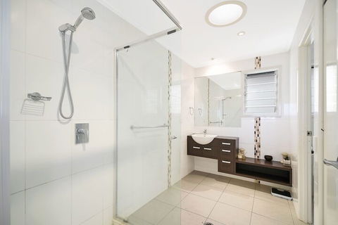 Nobs -1/44 Peregian Esplanade - Surfers Paradise Gold Coast 3