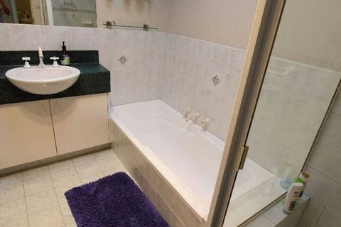 Comfortable 2 Bedroom With Serene Garden - Surfers Paradise Gold Coast 2