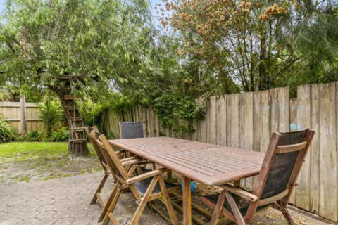 THE BEACH HIVE PET FRIENDLY (OUTSIDE ONLY) INLET SIDE - Surfers Paradise Gold Coast 6
