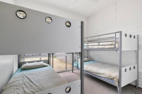 THE BEACH HIVE PET FRIENDLY (OUTSIDE ONLY) INLET SIDE - Surfers Paradise Gold Coast 3