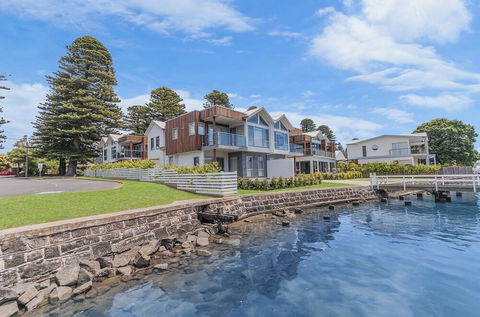 Absolute - Surfers Paradise Gold Coast 0