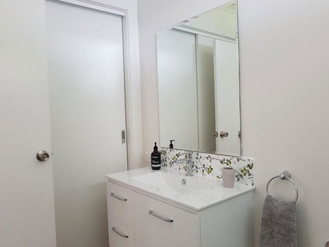 Fish Creek Alkira Accommodation - Surfers Paradise Gold Coast 2