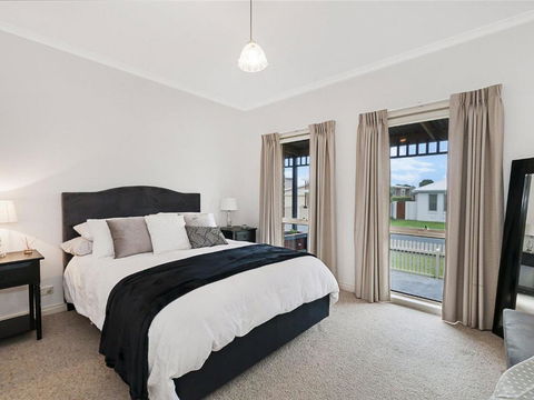 GUILDFORD COTTAGE - Surfers Paradise Gold Coast 6