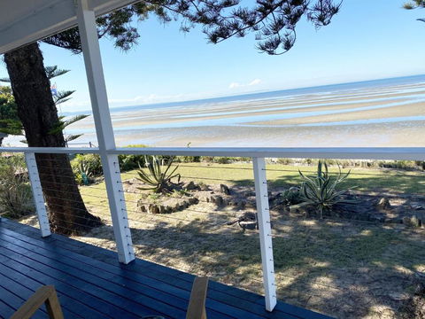 Happy Tides Beachfront Holiday Home - Surfers Paradise Gold Coast 1