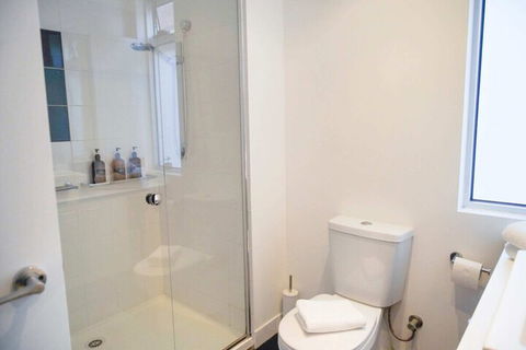 Trendy Modern 2BD Apartment Close To Beach & City - Surfers Paradise Gold Coast 5