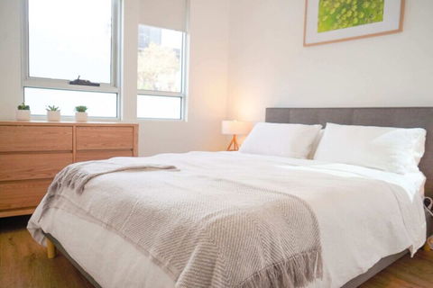 Trendy Modern 2BD Apartment Close To Beach & City - Surfers Paradise Gold Coast 2