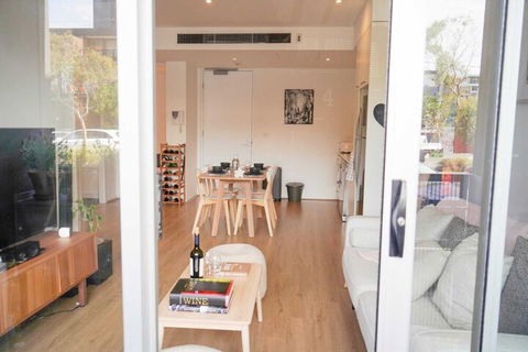 Trendy Modern 2BD Apartment Close To Beach & City - Surfers Paradise Gold Coast 1