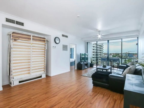 Modern 2 Bedroom River View Apartment In Docklands - Surfers Paradise Gold Coast 5