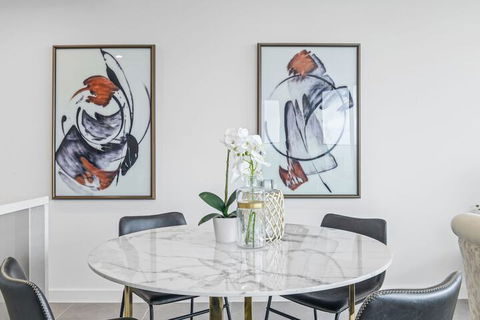 HomeHotel Ultra Luxury 2 Bedroom Next To Mall & Train - Surfers Paradise Gold Coast 7