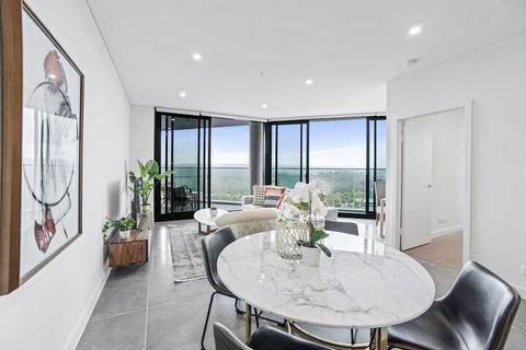 HomeHotel Ultra Luxury 2 Bedroom Next To Mall & Train - Surfers Paradise Gold Coast 1