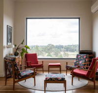 Five Bed Five Bath Five Star View 2 Mins to CBD Wentworth Estate