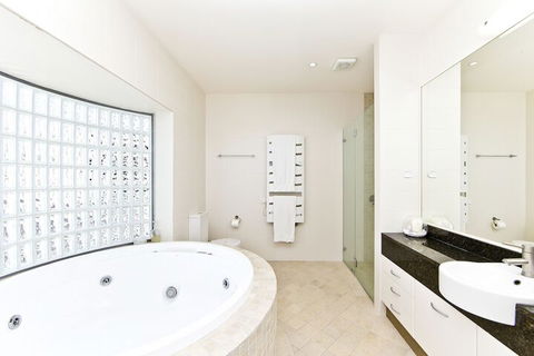Whale View - Surfers Paradise Gold Coast 5