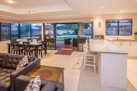 Daves Digs - Surfers Paradise Gold Coast 5