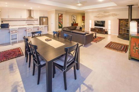 Daves Digs - Surfers Paradise Gold Coast 3