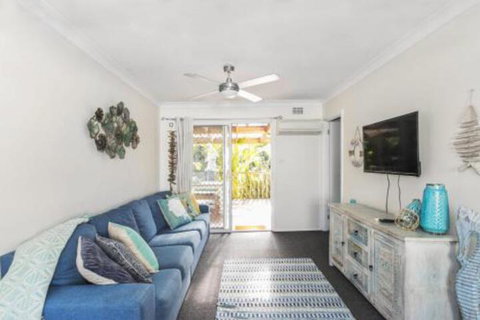 MOLLYMOOK BEACH COTTAGE - Surfers Paradise Gold Coast 4