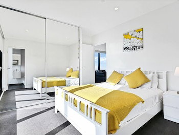 MJ Shortstay Apartments - Platinum Tower - Surfers Paradise Gold Coast 2