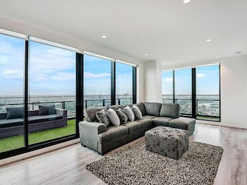 MJ Shortstay Apartments - Platinum Tower - Surfers Paradise Gold Coast 1