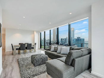MJ Shortstay Apartments - Platinum Tower - Surfers Paradise Gold Coast 4
