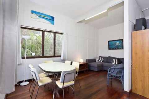 Moore River Beach Shack - Surfers Paradise Gold Coast 3