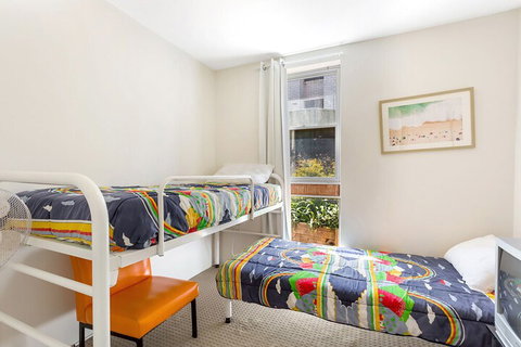 Casuarinas Unit 1 / 33 Soldiers Point Road - Surfers Paradise Gold Coast 2