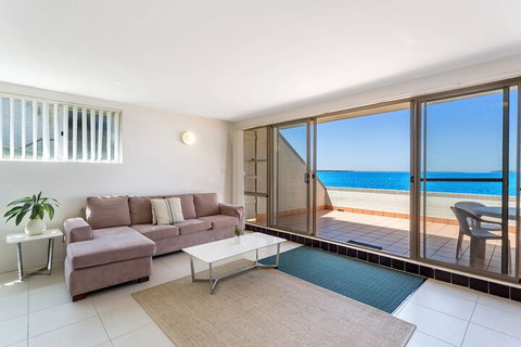 Casuarinas Unit 1 / 33 Soldiers Point Road - Surfers Paradise Gold Coast 4