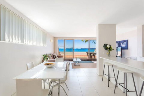 Casuarinas Unit 1 / 33 Soldiers Point Road - Surfers Paradise Gold Coast 1
