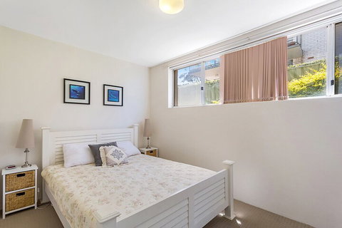 Casuarinas Unit 1 / 33 Soldiers Point Road - Surfers Paradise Gold Coast 6