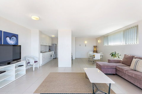 Casuarinas Unit 1 / 33 Soldiers Point Road - Surfers Paradise Gold Coast 3