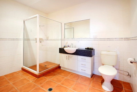 Hideaway Retreat Beach House With Pool - Surfers Paradise Gold Coast 2