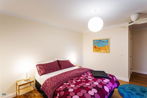 Stablebase - Surfers Paradise Gold Coast 2