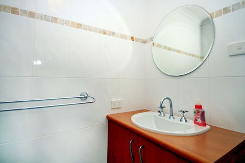 Kooringal Unit 8 / 105 Soldiers Point Road - Surfers Paradise Gold Coast 2