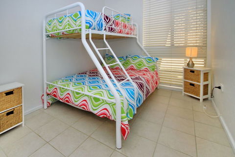 Kooringal Unit 8 / 105 Soldiers Point Road - Surfers Paradise Gold Coast 6