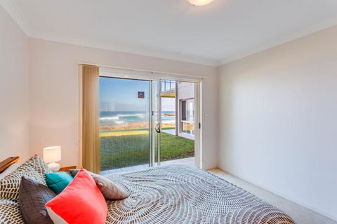 Hear The Waves At Anna Bay! - Surfers Paradise Gold Coast 2