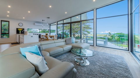 Sweeping Views Free Wifi & Netflix PET Friendly - Surfers Paradise Gold Coast 3