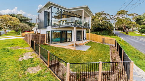 Sweeping Views Free Wifi & Netflix PET Friendly - Surfers Paradise Gold Coast 0