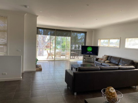 Bundalong Waterfront - Surfers Paradise Gold Coast 6