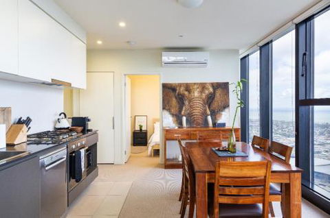 ON TOP Of THE WORLD BEST VIEWS In MELBOURNE !! - Surfers Paradise Gold Coast 2