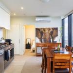 ON TOP Of THE WORLD BEST VIEWS In MELBOURNE !! - Surfers Paradise Gold Coast 0