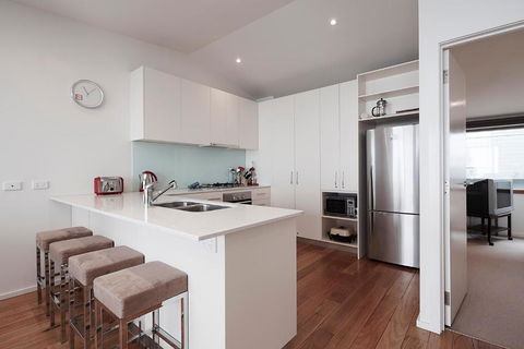 K2 12 - Surfers Paradise Gold Coast 2