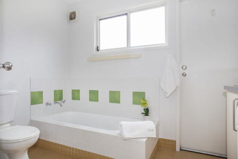 1 / 31 Ocean Street A Relaxing Coastal Retreat - Surfers Paradise Gold Coast 3