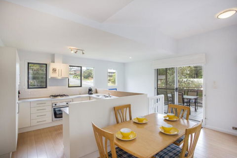 1 / 31 Ocean Street A Relaxing Coastal Retreat - Surfers Paradise Gold Coast 4