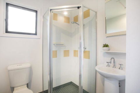 1 / 31 Ocean Street A Relaxing Coastal Retreat - Surfers Paradise Gold Coast 2