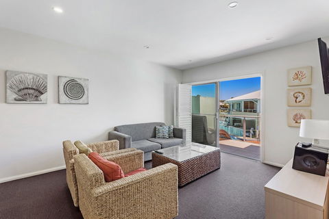 Pacific Blue Apartment 244 / 265 Sandy Point Rd - Surfers Paradise Gold Coast 6