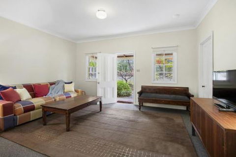 THE TEACHERS COTTAGE - Surfers Paradise Gold Coast 3
